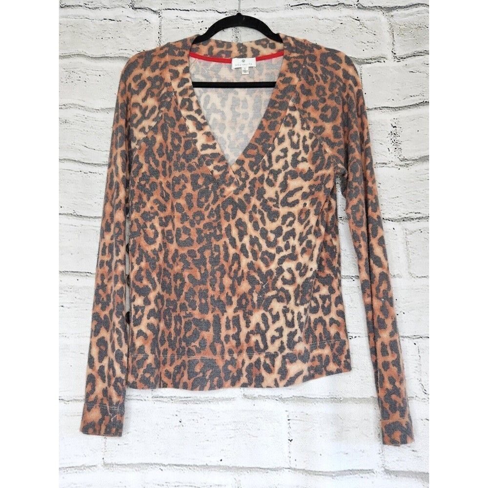 Socialite V Neck Henley Long Sleeve Shirt Leopard Print Soft Pullover Small
